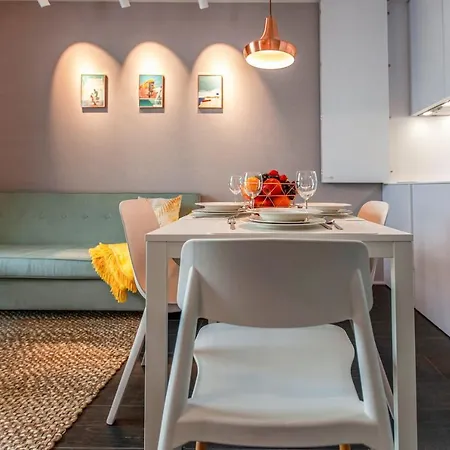 Megi & Greg Apartment *